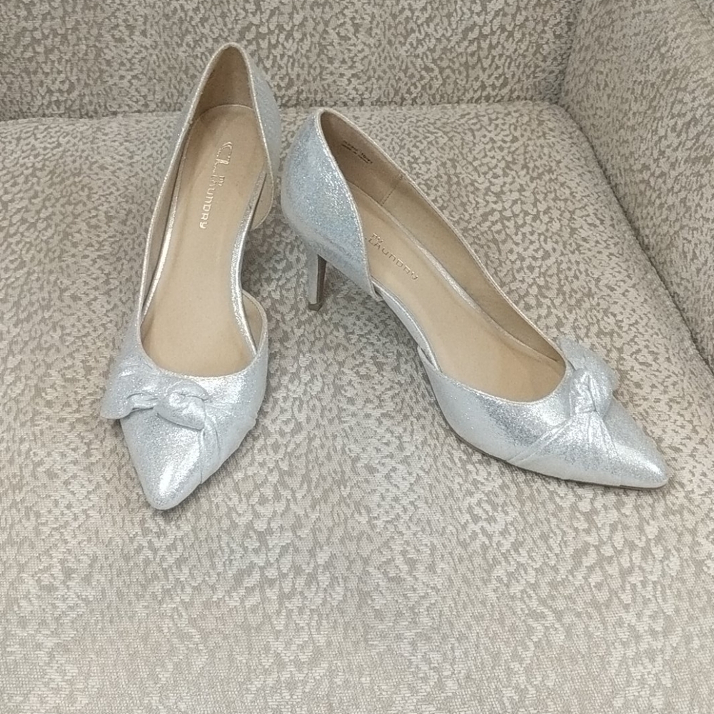 Never worn! Shiny CL by laundry pumps